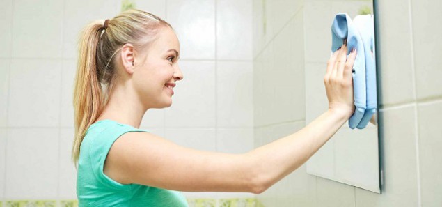 Как помыть зеркало без разводов