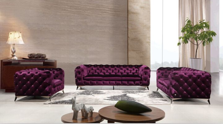 диван яркого фиолетового цвета 