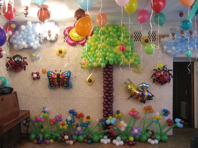 Украсить комнату шарами на день