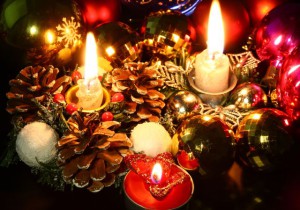 Новогоднее украшение дома свечами